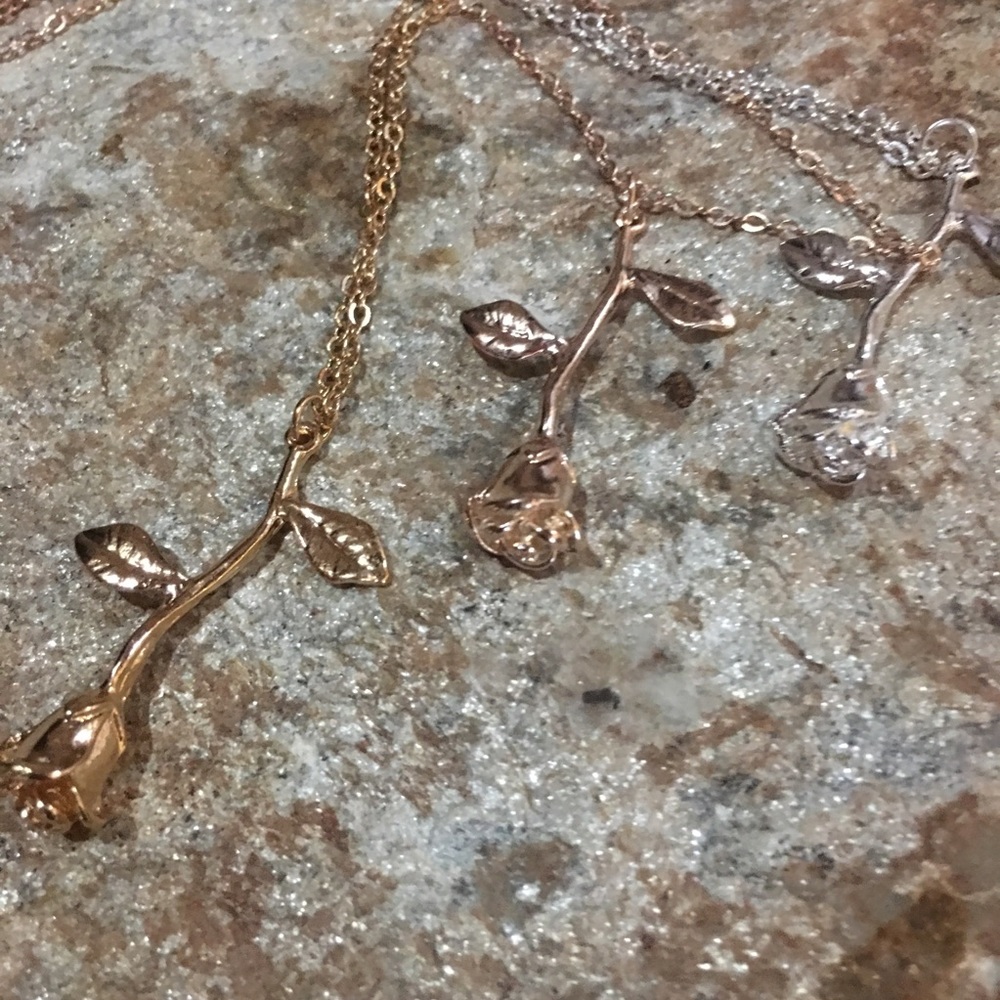 Beauty and the Beast enchanted rose necklace - Picture 8 of 8